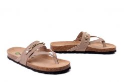 DR. BRINKMANN 700863-08 beige, klapki japonki damskie. Brązowe klapki damskie Dr. Brinkmann, bez wzorów, ze skóry, bez obcasa, bez zapięcia. Za 214.90 zł.