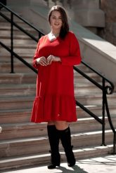 Czerwona sukienka Alicja z falbanką XXL OVERSIZE WIOSNA. Czerwone sukienki damskie Moda Size Plus Iwanek, bez wzorów, z bawełny, bez ramiączek. W wyprzedaży za 159.90 zł.