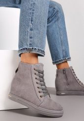 Szare Botki na Ukrytym Koturnie z Łańcuchem Mavenro. Szare botki damskie Renee, z jeansu, eleganckie, bez obcasa, na koturnie, bez zapięcia. Za 69.99 zł.