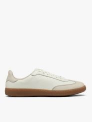 Kremowe półbuty w stylu sportowym na płaskim beżowym spodzie. Brązowe obuwie sportowe damskie Ryłko, ze skóry, bez zapięcia. W wyprzedaży za 329.99 zł.