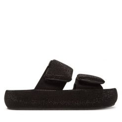 Klapki GOE. Czarne klapki damskie GOE, bez wzorów, bez obcasa, bez zapięcia. Za 239.99 zł.