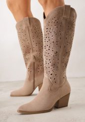 Ciemnobeżowe Kozaki Kowbojki na Stożku z Ażurową Cholewką Uria. Brązowe kozaki damskie Born2be, z jeansu, bez obcasa, na obcasie, bez zapięcia. Za 189.99 zł.