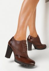 Brązowe Półbuty na Słupku ze Sznurowaniem Chamis. Brązowe półbuty damskie Born2be, bez wzorów, z jeansu, bez obcasa, na słupku, bez zapięcia. Za 119.99 zł.