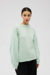 Sweter oversize z bufiastymi rękawami w kolorze FROSTY MINT - RIVERO-UNI. Zielone swetry klasyczne damskie Marsala, na lato, z wełny, bez kołnierzyka. Za 249.90 zł.