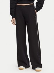 Guess Jeans Spodnie dresowe W6RB43 KD122 Czarny Regular Fit. Czarne spodnie dresowe damskie Guess Jeans, xl, z aplikacjami, z dresówki. Za 283.99 zł.