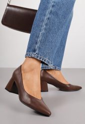 Brązowe Czółenka Vices Basic na Słupkowym Obcasie ze Skórzaną Wkładką Esande. Brązowe czółenka damskie Renee, bez wzorów, z satyny, bez obcasa. Za 49.99 zł.