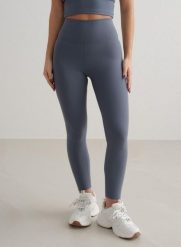 Damskie legginsy z wysokim stanem, squat proof, dla niskich Sense granatowe. Niebieskie legginsy damskie Aim'n, l, bez wzorów, z elastanu. Za 297.00 zł.