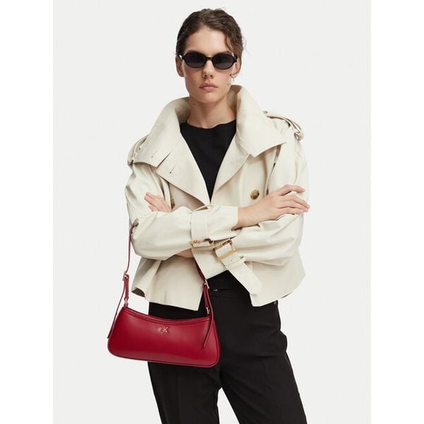 Torebka Calvin Klein. Czerwone torebki klasyczne damskie Calvin Klein, bez dodatków. Za 368.99 zł.