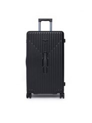 Guess Walizka średnia TMOLPC P5303 Czarny. Czarne walizki Guess, z aplikacjami, z tworzywa sztucznego, średnie. Za 1,239.00 zł.