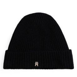 Czapka Tommy Hilfiger. Czarne czapki damskie Tommy Hilfiger, na zimę, bez wzorów. Za 389.99 zł.
