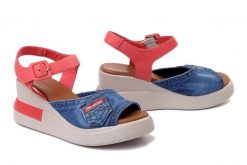 ARTIKER RELAKS 54C0215 jeans, sandały damskie. Niebieskie sandały damskie Artiker Relaks, bez wzorów, z gumy, bez obcasa, na koturnie, bez zapięcia. Za 167.94 zł.