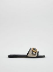 Klapki z klamrą - wielobarwny. Klapki damskie Reserved, bez wzorów, ze skóry, bez obcasa, bez zapięcia. Za 119.99 zł.
