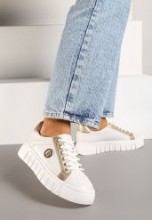 Biało-Złote Sneakersy Vices na Grubej Tłoczonej Podeszwie ze Sznurowaniem i Metaliczną Ozdobą Ulfedi. Białe obuwie sportowe damskie Born2be, z jeansu, bez zapięcia. Za 99.99 zł.