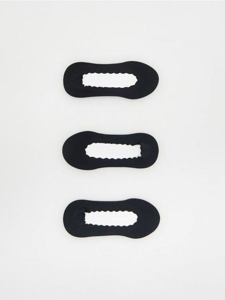 Skarpety 3 pack - czarny. Czarne skarpetki damskie Reserved, bez wzorów. W wyprzedaży za 29.99 zł.