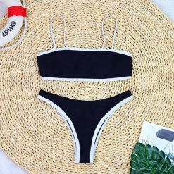 Strój kąpielowy dwuczęściowy z figami na plażę Csilla. Czarne bikini Intica, bez wzorów. Za 159.00 zł.