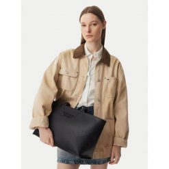 Torebka Tommy Jeans. Czarne shopper bag Tommy Jeans, z jeansu, bez dodatków. Za 409.99 zł.