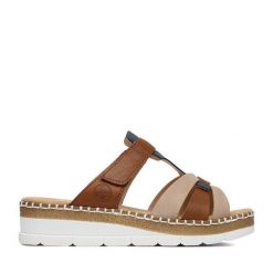 Klapki Rieker. Brązowe klapki damskie Rieker, bez wzorów, bez obcasa, bez zapięcia. Za 319.99 zł.