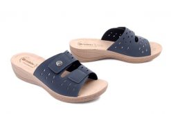 Inblu DL-05 004 granatowy, klapki damskie. Niebieskie klapki damskie Inblu, bez wzorów, bez obcasa, na koturnie, bez zapięcia. Za 76.90 zł.