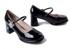 ARTIKER RELAKS 56C1269 czarny, czółenka damskie. Czarne czółenka damskie Artiker Relaks, bez wzorów, ze skóry, bez obcasa, na obcasie. Za 259.90 zł.