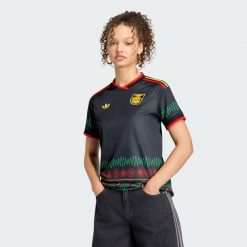 Koszulka wyjazdowa Jamajka 26 x Bob Marley. Czarne bluzki damskie Adidas, bez wzorów, sportowe, bez kołnierzyka, bez ramiączek. Za 439.00 zł.