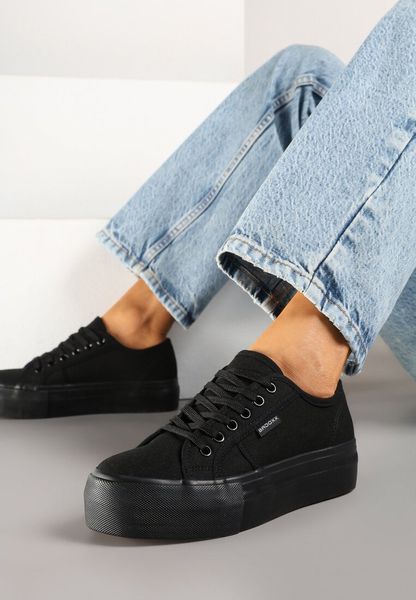 Czarne Basicowe Trampki na Platformie Mailiselle. Czarne trampki damskie Renee, bez wzorów, z jeansu, bez zapięcia. Za 99.99 zł.