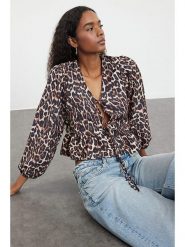 Trendyol Bluzka w kolorze jasnobrązowo-czarnym rozmiar: 36. Brązowe bluzki damskie Trendyol, bez wzorów, bez kołnierzyka, bez ramiączek. Za 67.45 zł.