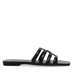 Klapki Badura. Czarne klapki damskie Badura, bez wzorów, bez obcasa, bez zapięcia. Za 139.99 zł.