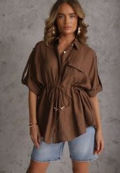 Brązowa Koszula Typu Nietoperz Utility z Lnem i Wiskozą z Wiązaniem w Talii Fyserynore. Brązowe koszule damskie Renee, na lato, bez wzorów, z tkaniny, bez kołnierzyka, bez ramiączek. Za 99.99 zł.