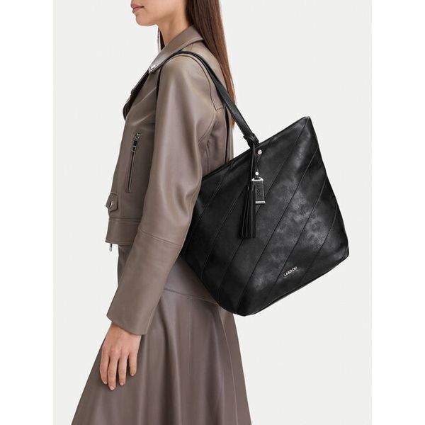 Torebka Lasocki. Czarne shopper bag Lasocki, bez wzorów, bez dodatków. Za 189.99 zł.