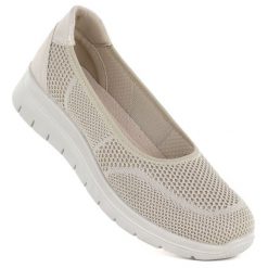 Półbuty tekstylne sportowe na platformie beżowe NEWS 7656. Brązowe półbuty damskie NEWS, bez wzorów, z materiału, bez obcasa, na platformie, bez zapięcia. Za 119.99 zł.