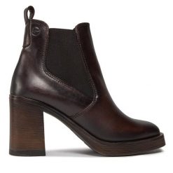 Sztyblety Tamaris. Brązowe botki damskie Tamaris, bez obcasa, na słupku, bez zapięcia. Za 459.99 zł.