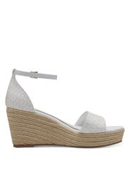 Marco Tozzi Sandały w kolorze białym na koturnie rozmiar: 39. Białe sandały damskie Marco Tozzi, bez wzorów, z otwartym noskiem, bez obcasa, na koturnie, bez zapięcia. Za 119.12 zł.