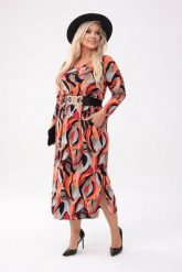 Elegancka sukienka Mira - Ognista Abstrakcja o długości MIDI PLUS SIZE XXL OVERSIZE. Czerwone sukienki damskie Moda Size Plus Iwanek, w abstrakcyjne wzory, z dzianiny, eleganckie, bez ramiączek. W wyprzedaży za 199.90 zł.