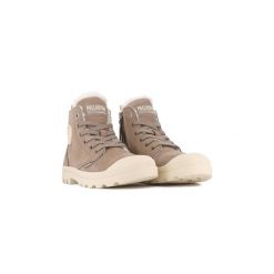Buty sportowe Sneakersy damskie, Palladium Pampa Hi Zip WL. Brązowe obuwie sportowe damskie Palladium, z nubiku, bez zapięcia, trekkingowe. Za 498.40 zł.