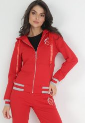 Czerwona Bluza z Kapturem Haftowaną Naszywką i Błyszczącą Nitką Linah. Czerwone bluzy damskie Born2be, xs, z aplikacjami, z kapturem. Za 59.99 zł.
