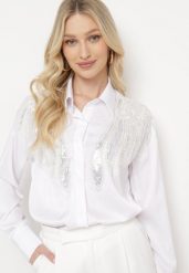 Biała Koszula o Klasycznym Fasonie z Naszywkami i Cekinami Akrasia. Białe koszule damskie Born2be, m, z aplikacjami, biznesowe, bez kołnierzyka, bez ramiączek. Za 69.99 zł.