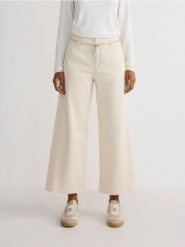 Jeansy culotte z wiązanym sznurkiem - złamana biel. Jeansy damskie Reserved, z podwyższonym stanem. W wyprzedaży za 59.99 zł.