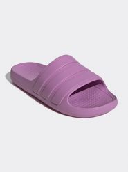 Adidas Klapki w kolorze fioletowym rozmiar: 42. Różowe klapki damskie Adidas, bez wzorów, z otwartym noskiem, bez obcasa, bez zapięcia. Za 82.44 zł.