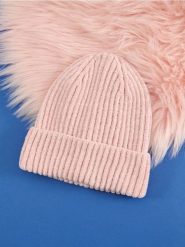 Czapka - różowy. Czerwone czapki damskie Sinsay, bez wzorów, z materiału. Za 19.99 zł.