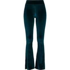 Damskie legginsy z wysoką talią Urban Classics velvet boot (GT). Czerwone legginsy damskie Urban Classics, bez wzorów, z weluru. Za 135.00 zł.