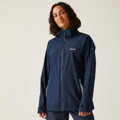 Kurtka turystyczna przeciwdeszczowa damska Bosfield wodoodporna. Niebieskie kurtki damskie Regatta, bez wzorów, z materiału, bez kaptura. Za 209.99 zł.
