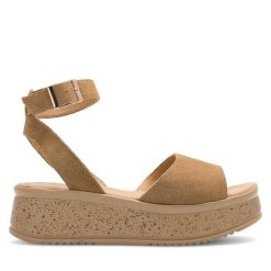 Sandały Lasocki. Brązowe sandały damskie Lasocki, bez wzorów, bez obcasa, na koturnie, bez zapięcia. Za 149.99 zł.