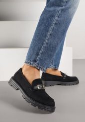 Czarne Mokasyny z Metaliczną Klamrą Glitterfly. Czarne mokasyny damskie Renee, z weluru, bez obcasa. Za 99.99 zł.