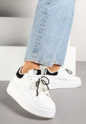 Biało-Czarne Sneakersy na Platformie Ozdobione Łańcuszkiem z Perełek Walenia. Białe obuwie sportowe damskie Born2be, z jeansu, bez zapięcia. Za 84.99 zł.