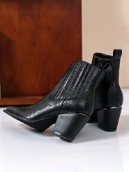 Sixth Sens Botki w kolorze czarnym rozmiar: 37. Czarne botki damskie Sixth Sens, ze skóry, eleganckie, bez obcasa, bez zapięcia. Za 148.96 zł.