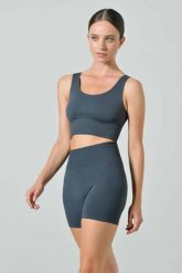Damskie krótkie legginsy z wysokim stanem Omm Yoga by Risalti Ilena. Czarne legginsy damskie OM, l, bez wzorów, z elastanu, z podwyższonym stanem, na fitness i siłownię. Za 169.99 zł.