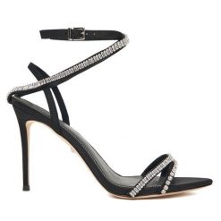 Sandały Marciano Guess. Czarne sandały damskie Marciano Guess, z aplikacjami, bez obcasa, na szpilce, bez zapięcia. Za 879.99 zł.