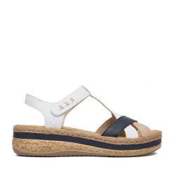 Sandały Rieker. Białe sandały damskie Rieker, bez wzorów, bez obcasa, na koturnie, bez zapięcia. Za 339.99 zł.