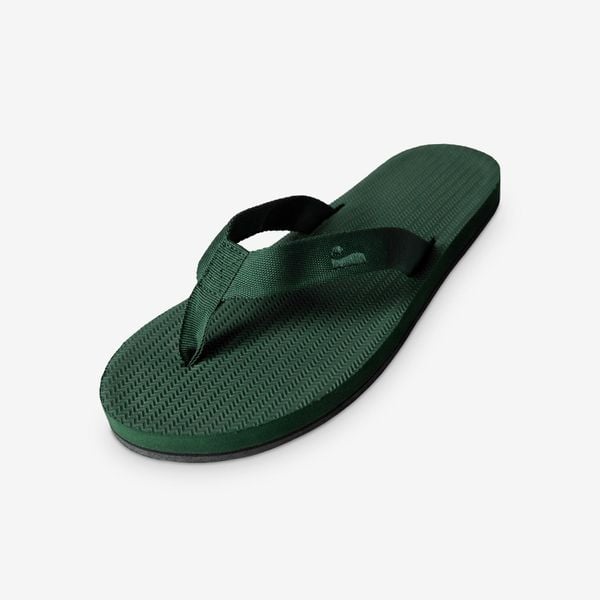 Klapki damskie - Easy Living Lite Leaf. Zielone klapki damskie INDOSOLE, bez wzorów, z nylonu, bez obcasa, bez zapięcia. Za 132.00 zł.