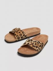 S.Oliver Klapki w kolorze jasnobrązowo-beżowo-czarnym rozmiar: 36. Brązowe klapki damskie S.Oliver, bez wzorów, z otwartym noskiem, bez obcasa, bez zapięcia. Za 144.92 zł.